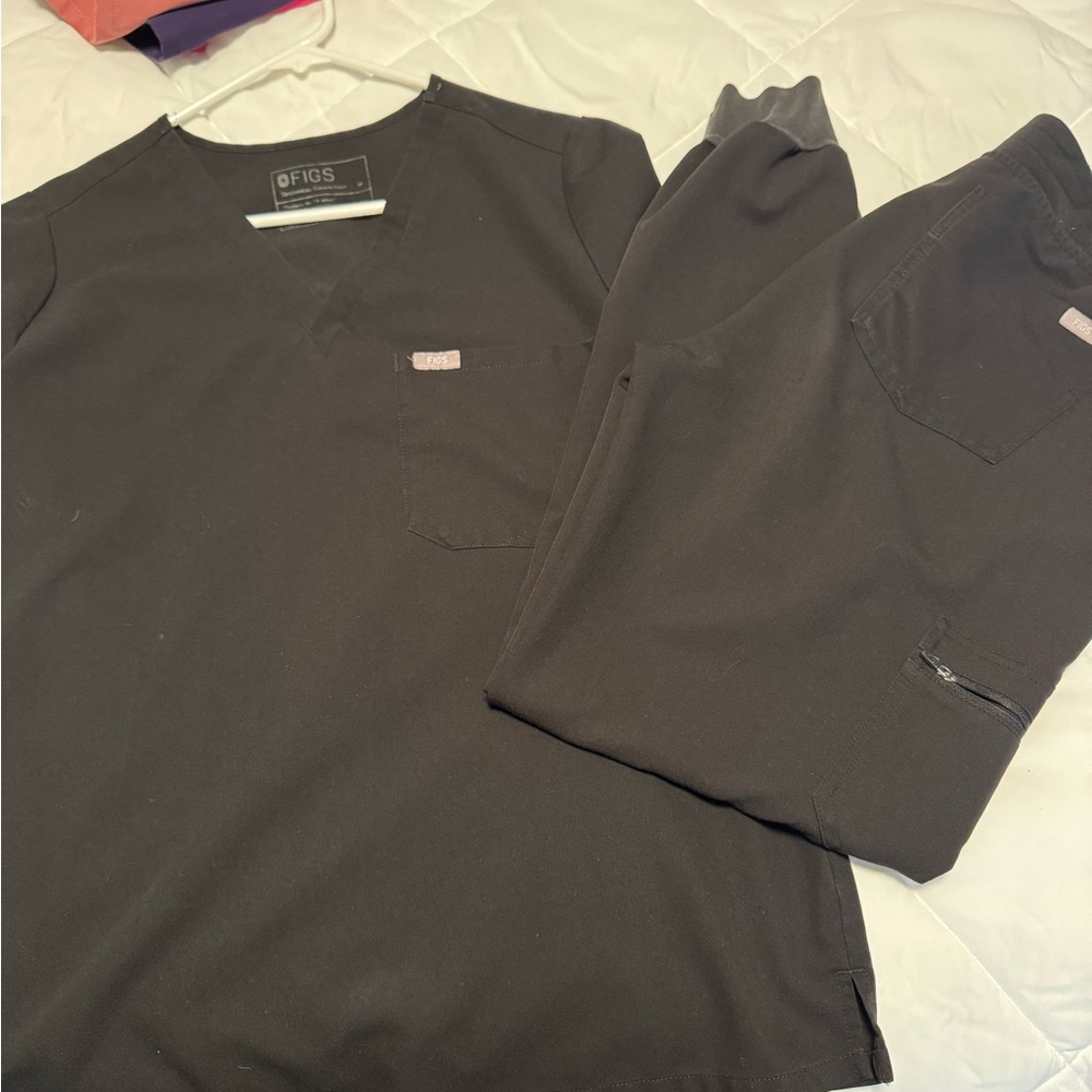 FIGS Technical Collection Black Apparel